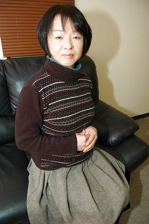 18 tear old schoolgirl Tiff Bannister takes selfies while disrobing in bedroom